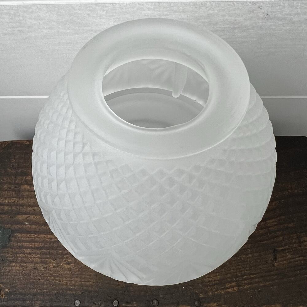 L.E. Smith Vintage Frosted Satin Glass Pedestal Fairy Lamp MCM Pineapple Cut - Picture 2 of 8